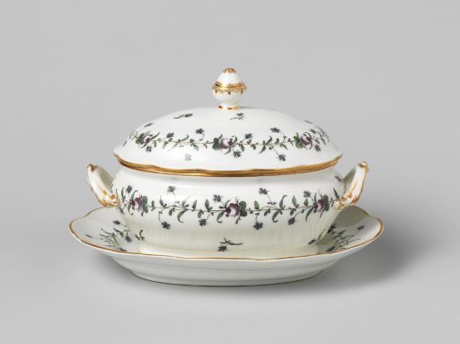 Tureen with leaf garlands, flowers and sprigs