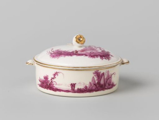 Lid of a butter boat, painted with river landscapes with figures and monuments