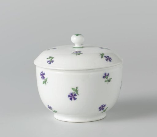 Lid of a sugar pot, painted with cornflowers