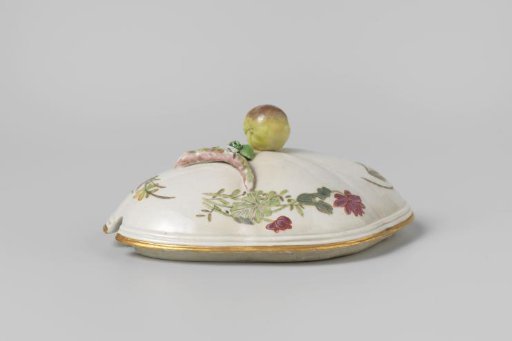 Lid of tureen