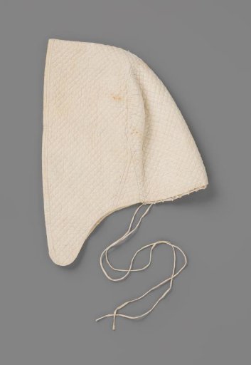 Linen Cap with a Pattern of Checkered Embroidery