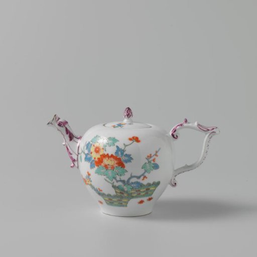 Lid, multicolored painted with a Kakiemon decoration