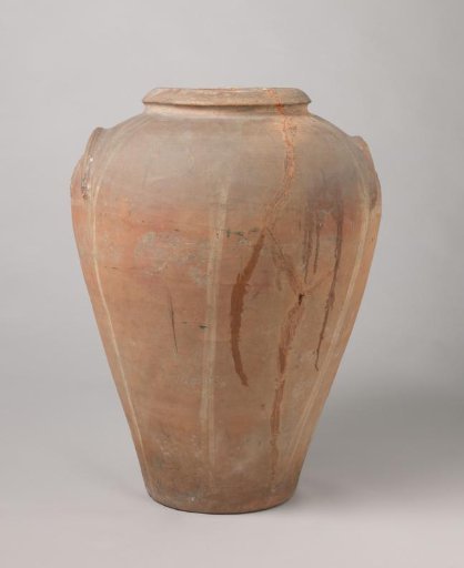 Pot of red earthenware, very cracked