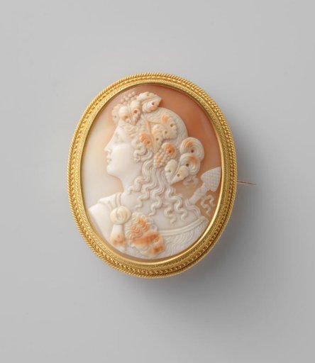 Brooch with cameo