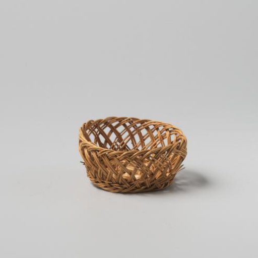 Bread basket of round willow twigs