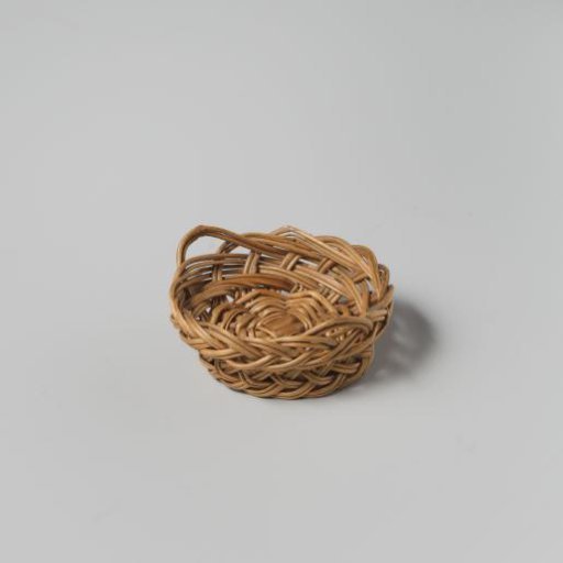 Bread basket of round willow twigs