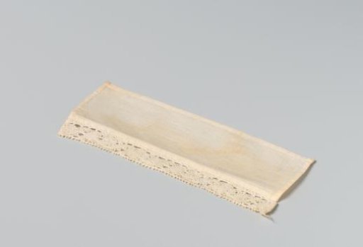 Cupboard cloth of linen, with a strip of bobbin lace on the front