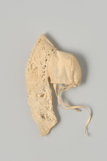 Cap of linen, trimmed on the front with a double strip of bobbin lace