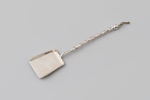 Silver ash shovel