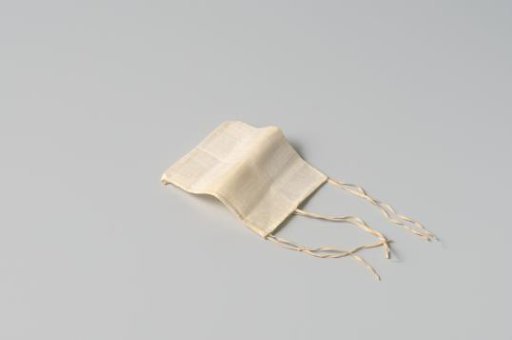 Demolition of white linen, with an insert of bobbin lace