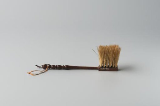 Dustpan of rosewood and boar's hair