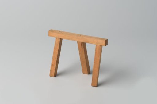 Support of walnut