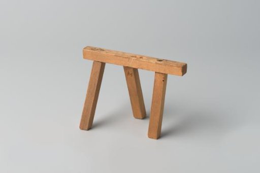 Support of walnut