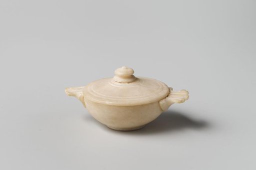 Lidded bowl of alabaster
