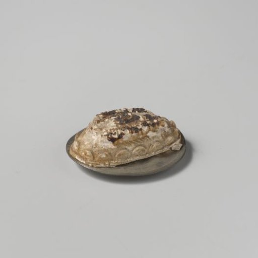 Plate with cow's head