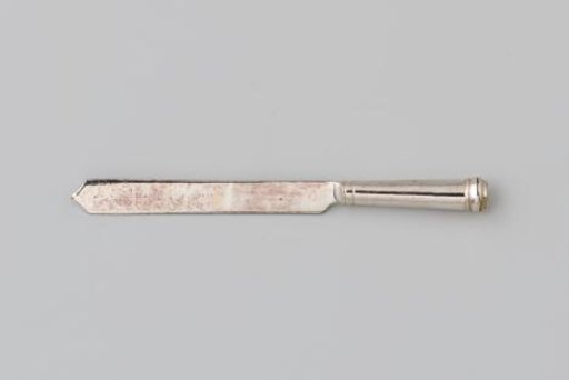 Knife of silver