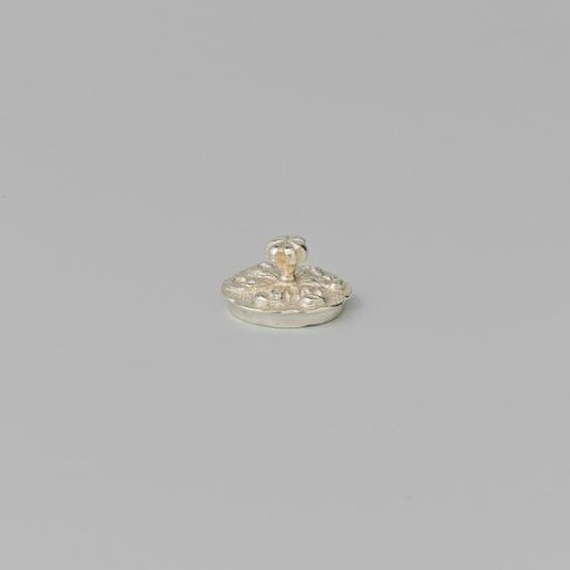 Silver lid