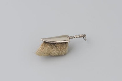 Silver dustpan