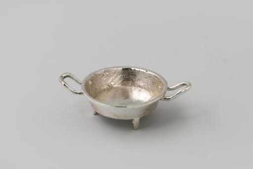 Silver cake pan