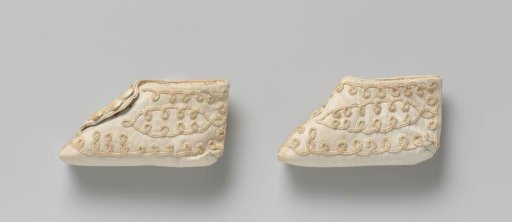 Children's shoe of white piqué