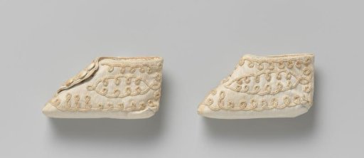 Children's shoe of white piqué