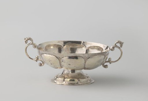 Brandy bowl, eight-lobed, with unfilled alliance coat of arms