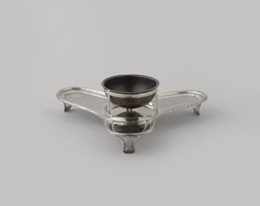 Stove on a trefoil-shaped base