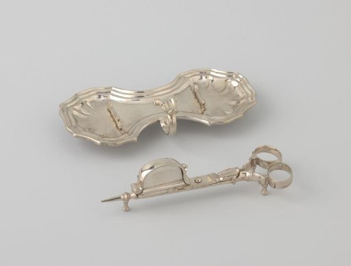 Shears on three baluster feet