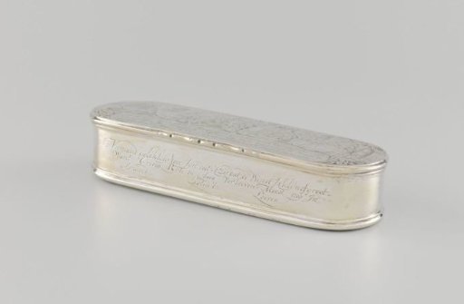 Tinderbox with engraved scenes borrowed from seafaring
