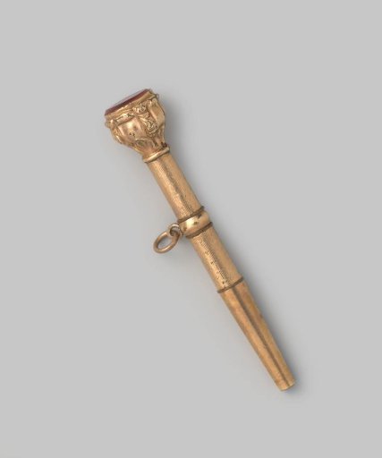 Key of a gold gentleman's watch