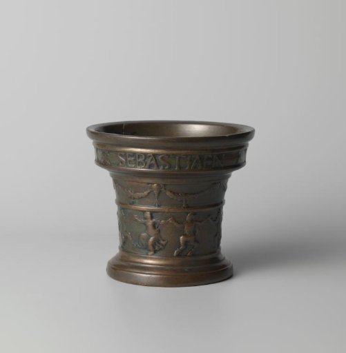 Mortar with inscription: SEBASTIAEN VAN GEERSBEGE 1581