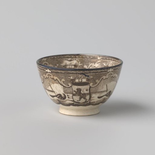 Head of earthenware with a brown transfer as decoration