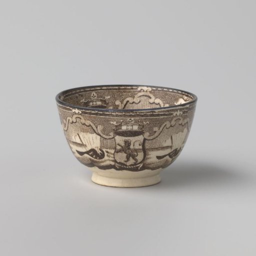Head of earthenware with a brown transfer as decoration