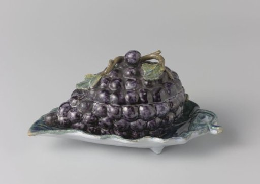 Lid of a polychrome faience vessel