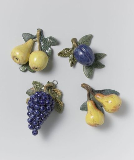Faience bunch of grapes