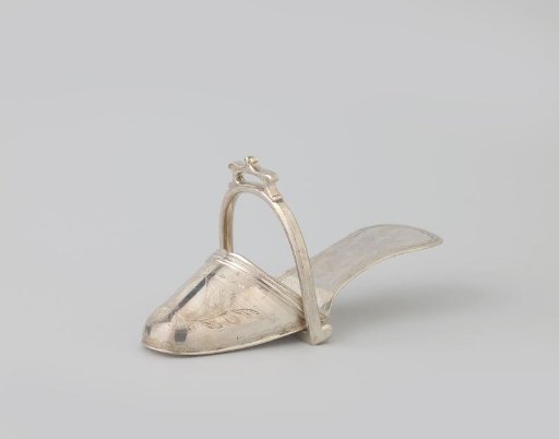 Stirrup in the form of a slipper