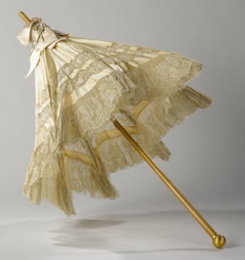 Parasol with machine-made lace