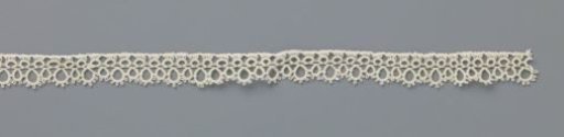Strip of knotted lace with two rows of loops