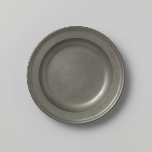 Tin plate with a raised rim