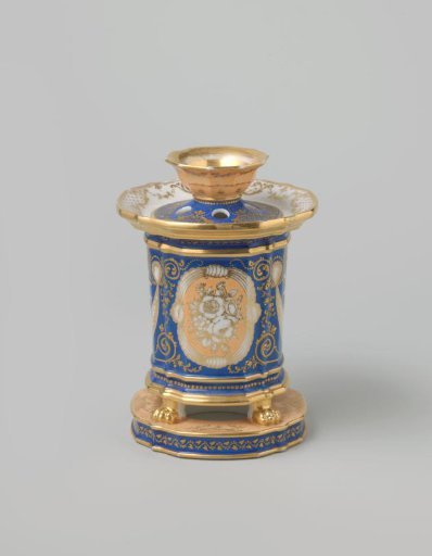 Cover of a vase with flowers, scrolls and birds