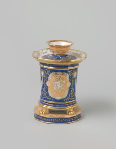 Cover of a vase with flowers, scrolls and birds