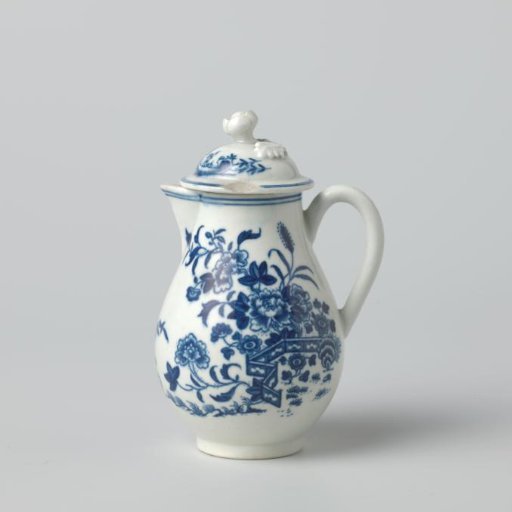 Lid of Worcester porcelain