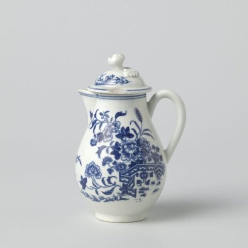 Milk jug with lid of Worcester porcelain