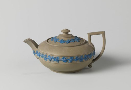 Lid of hard-fired earthenware; Wedgwood
