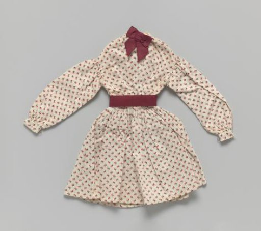 Gown of white printed cotton with pattern in black and red