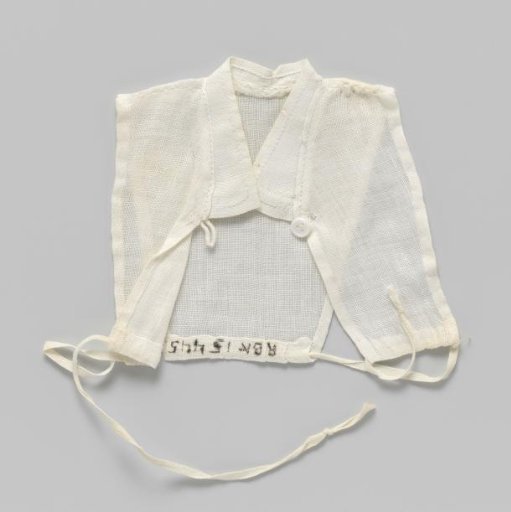 Shirt of white batiste with collar