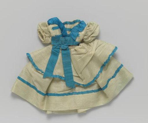 Japon with short puffed sleeves of light green silk