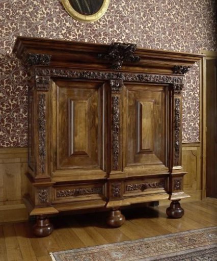 Cabinet with the Alberda coat of arms