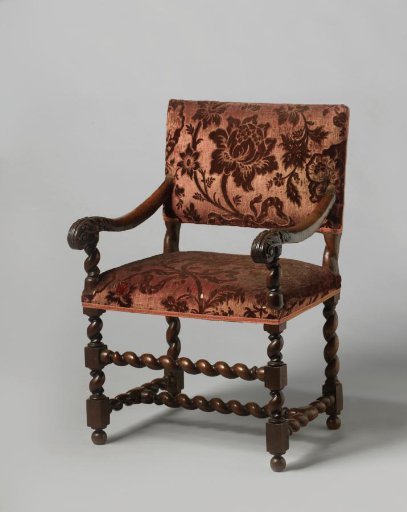 Armchair of walnut