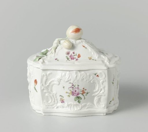 Tobacco pot